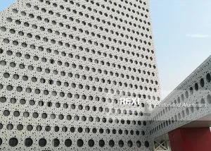 Hoja de aluminio perforada